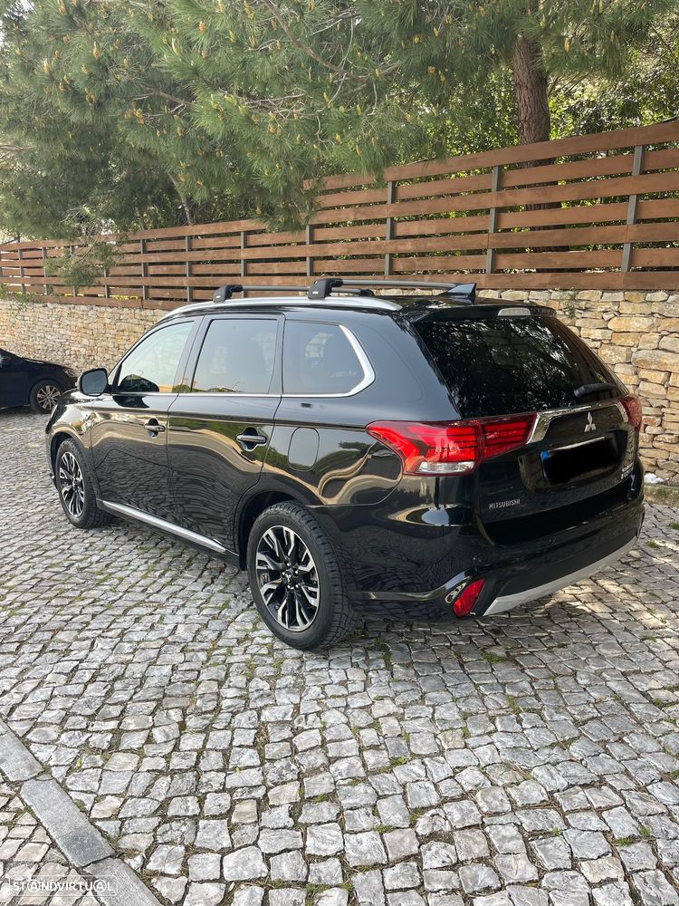 Mitsubishi Outlander - 2