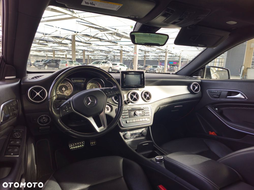 Mercedes-Benz CLA 250 4Matic 7G-DCT AMG Line - 13