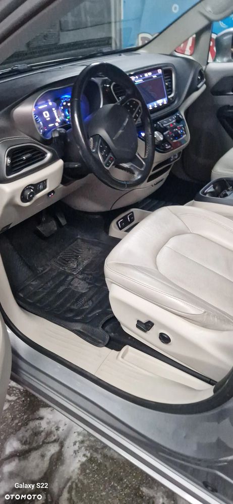 Chrysler Pacifica - 13