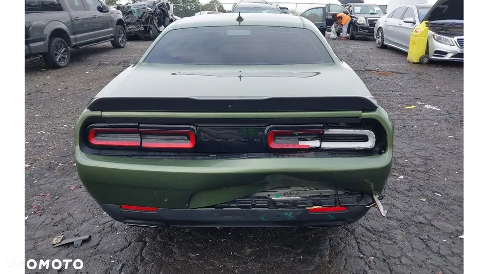 Dodge Challenger - 9