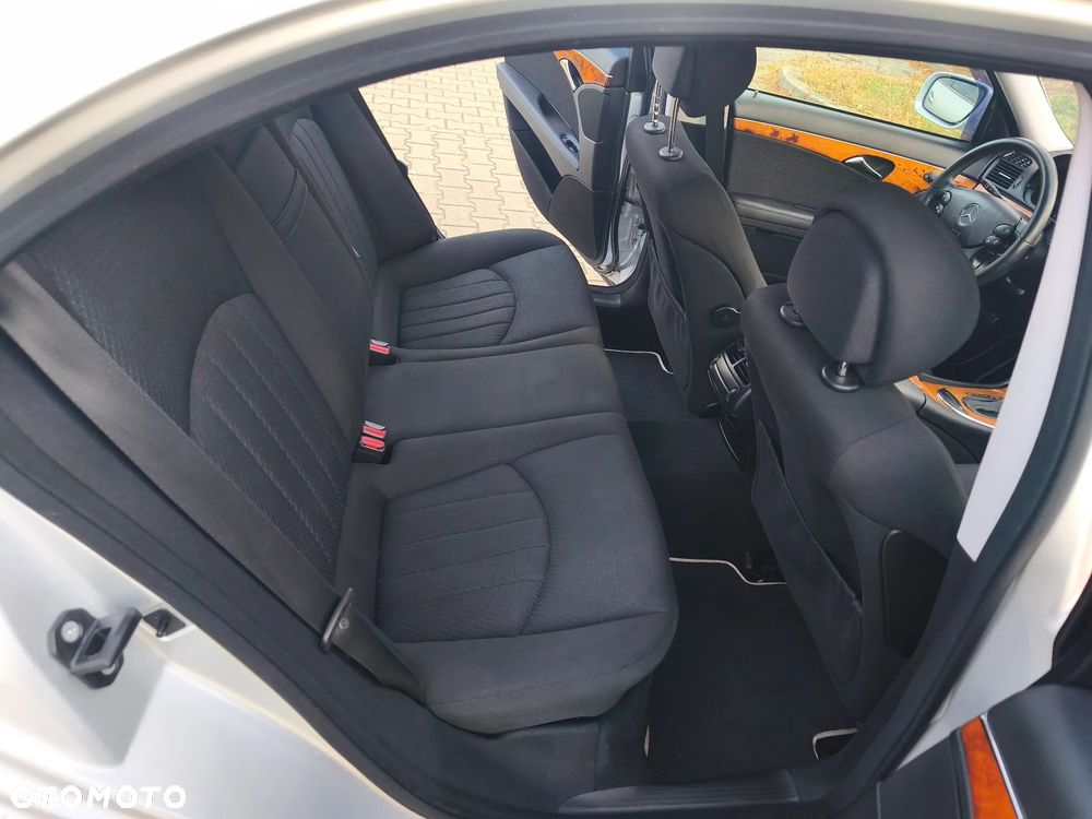 Mercedes-Benz Klasa E 230 7G-TRONIC Elegance - 17