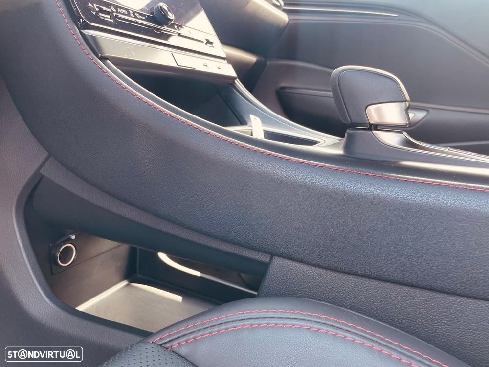 Lexus LBX Elegant - 28