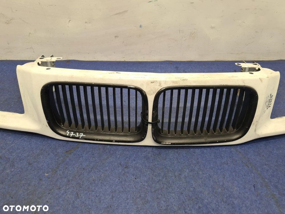 BMW 318 I E36 ATRAPA / GRILL - 2