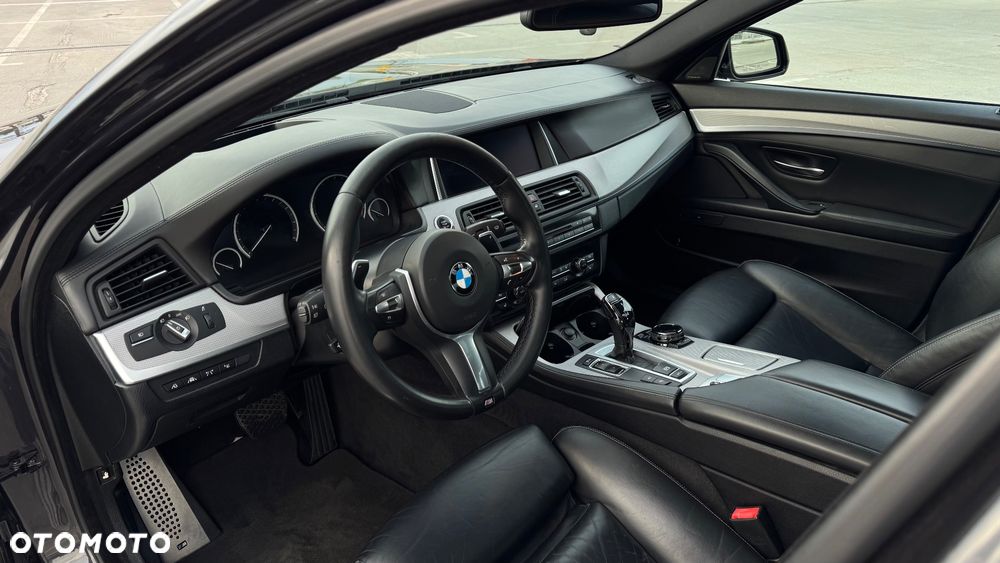 BMW Seria 5 550i - 8