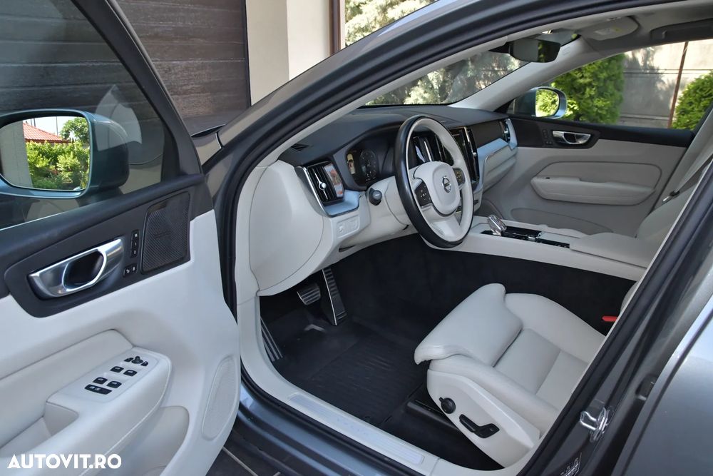 Volvo XC 60 B4 MHEV AT8 AWD Momentum Pro - 11