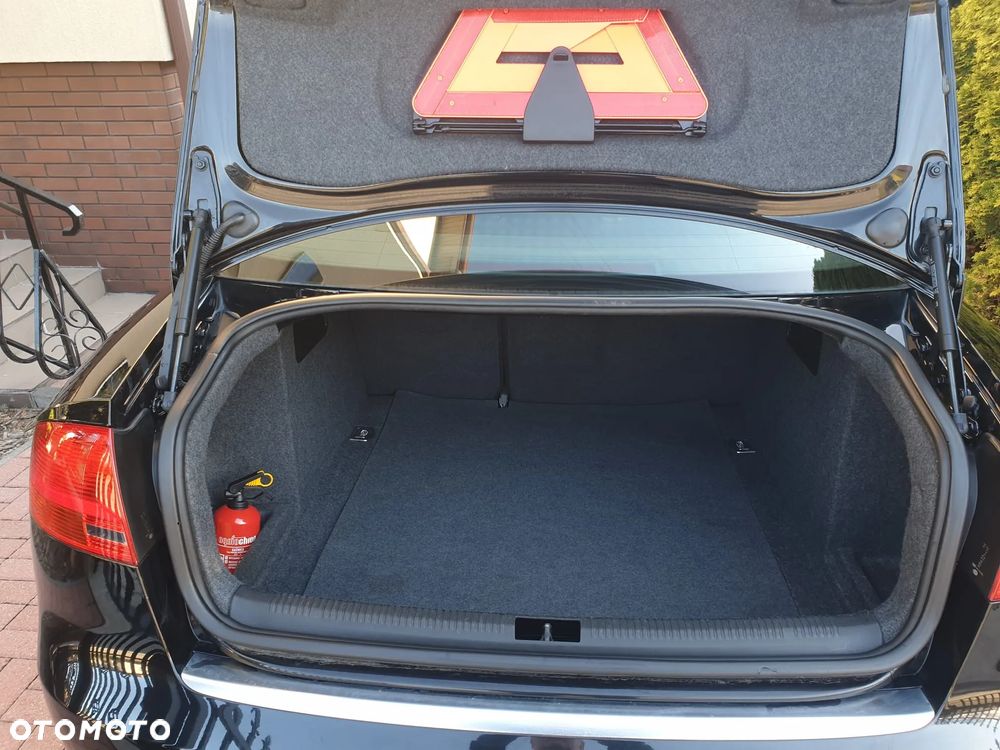 Audi A4 Limousine - 8