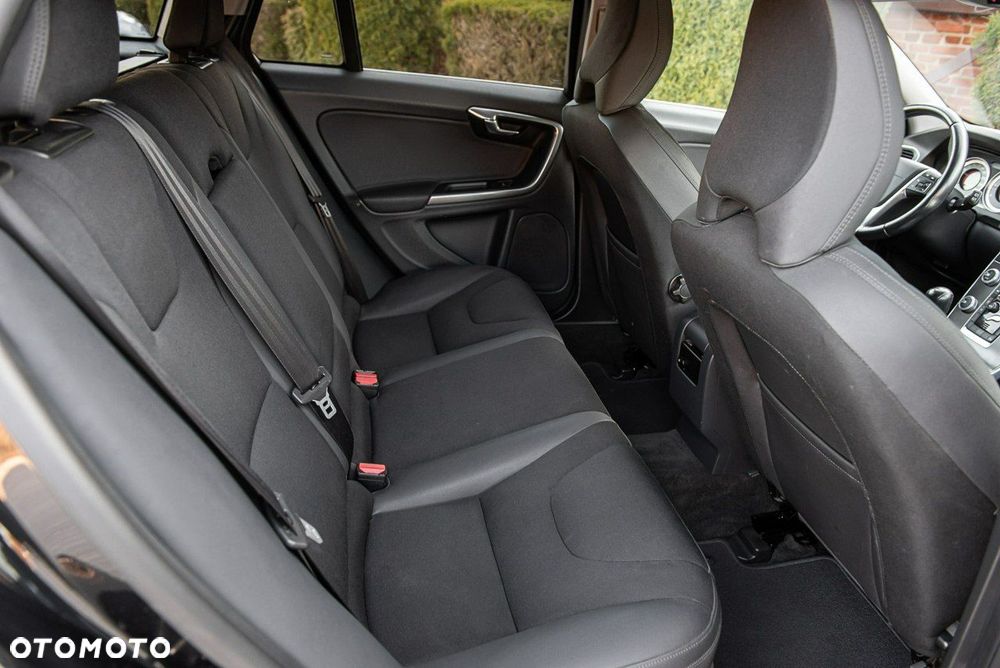 Volvo V60 D4 R-Design Momentum - 8