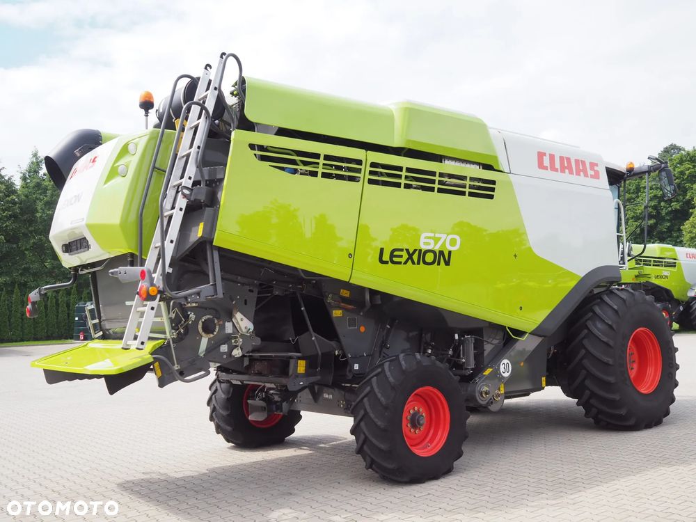 Claas Lexion 670 MONTANA + V770 - 4