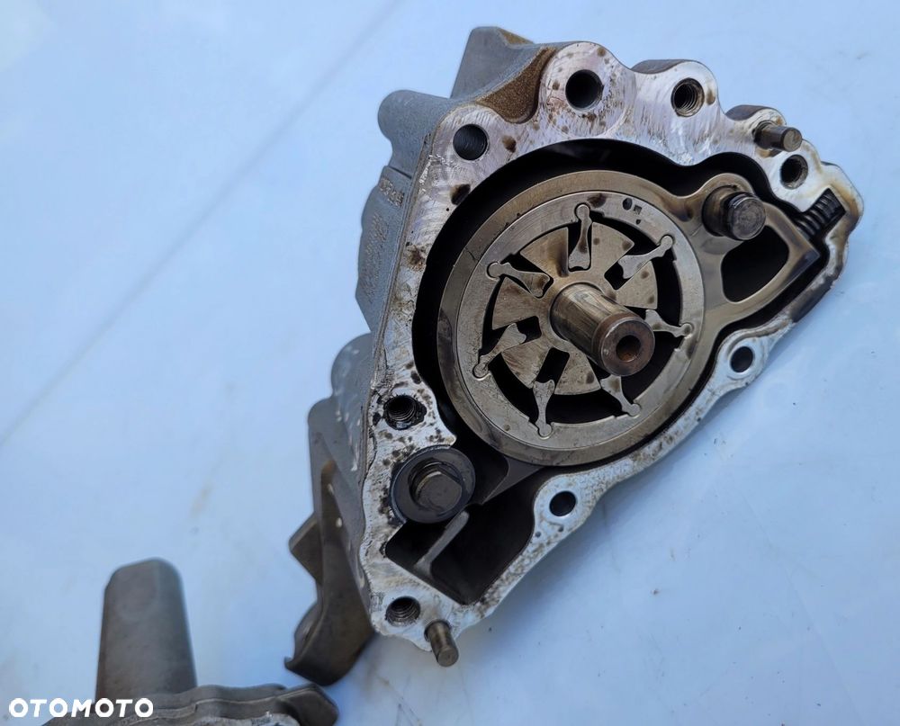 POMPA OLEJU BMW E60 E63 E65 E83 E84 E87 E90 E92 N54B30 3.0B 7545939 7560250 - 8