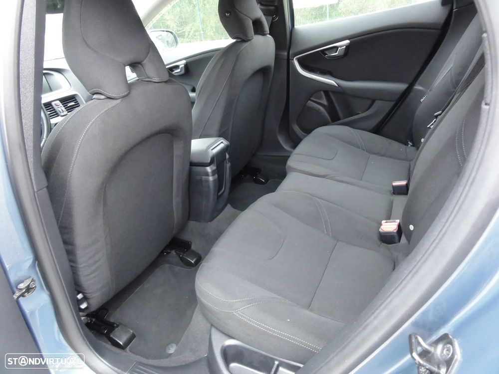 Volvo V40 D2 Momentum - 17