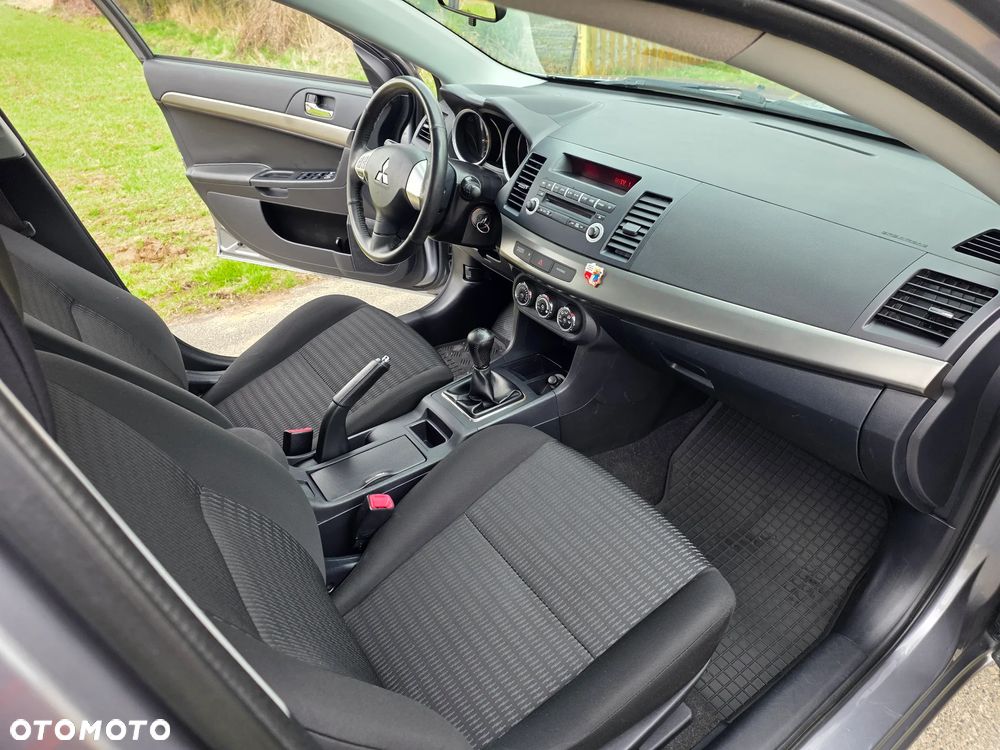 Mitsubishi Lancer 1.6 Inform - 9