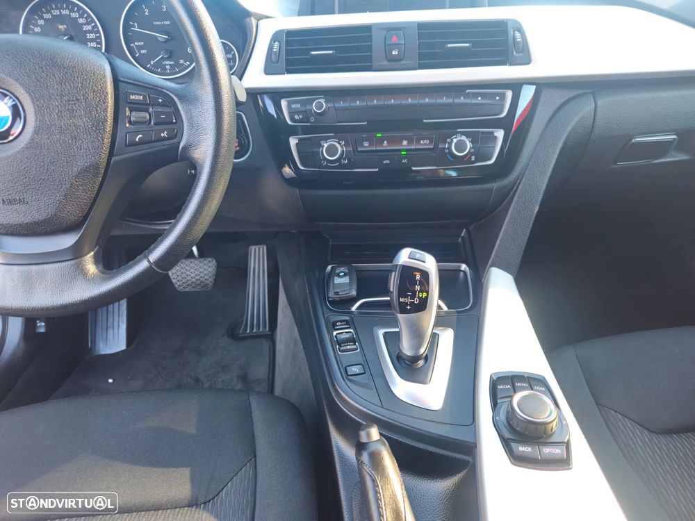 BMW 318 d Touring Advantage Auto - 25