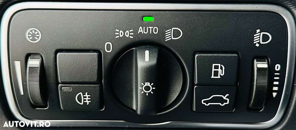 Volvo XC 60 D4 Ocean Race - 11