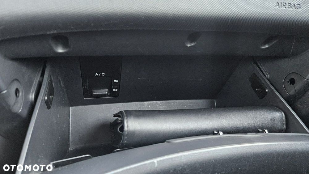 Hyundai i30 1.6 CRDi FIFA WM Edition - 33