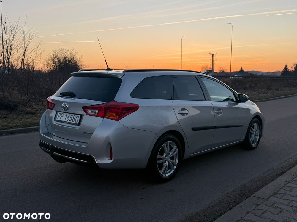 Toyota Auris 1.4 D-4D Life Plus - 7