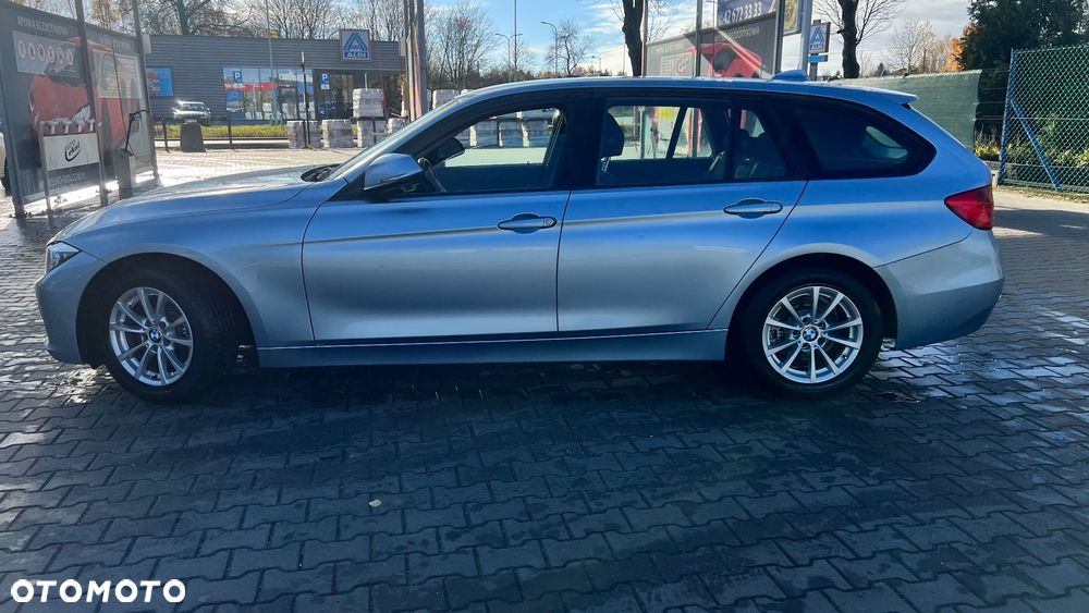 BMW Seria 3 320i Sport Line - 25