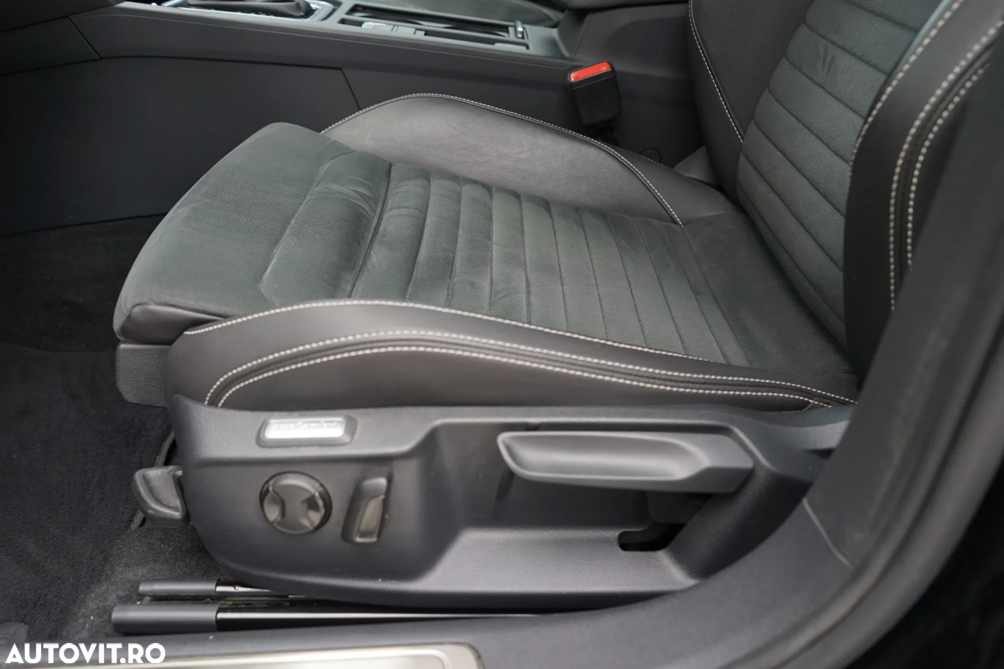 Volkswagen Passat Variant 2.0 TDI 4Mot DSG Highline - 12