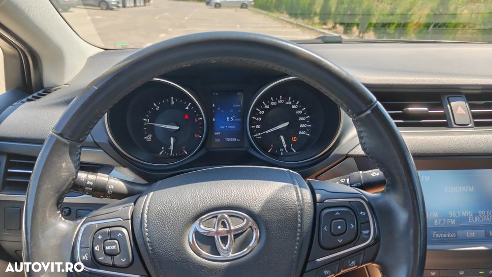 Toyota Avensis 2.0 D-4D Executive Terracotta - 5