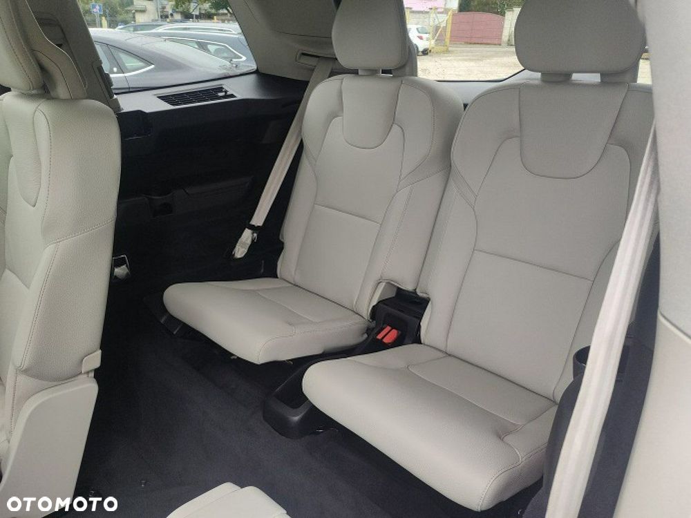 Volvo XC 90 - 21