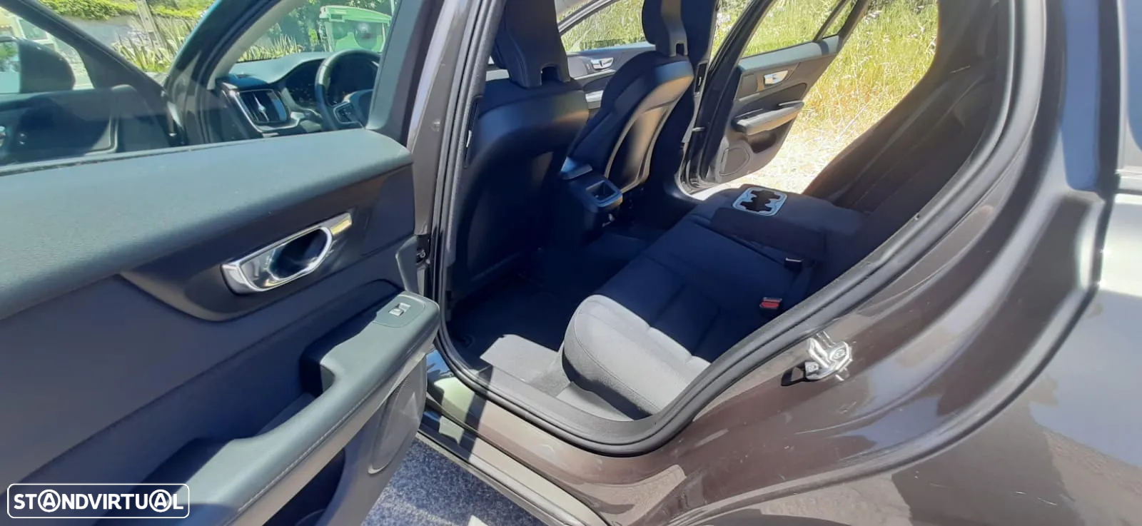 Volvo V60 2.0 D3 Momentum Geartronic - 15