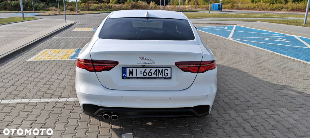 Jaguar XE 2.0 D180 HSE - 7