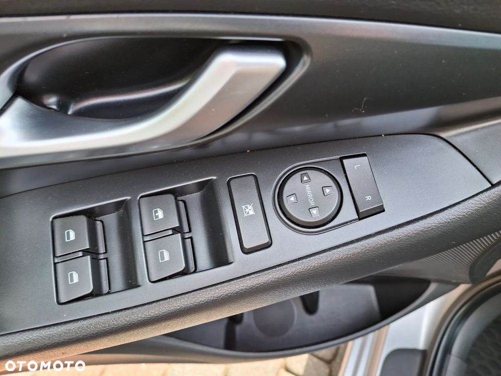 Hyundai i30 1.5 DPI Classic + - 22