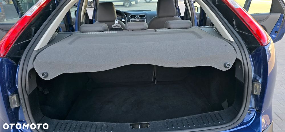 Ford Focus 1.6 16V Sport - 11