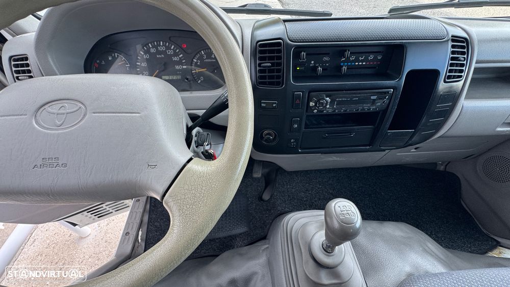 Toyota Dyna 3.0 D-4D C/ Cesto Elevatório - 32