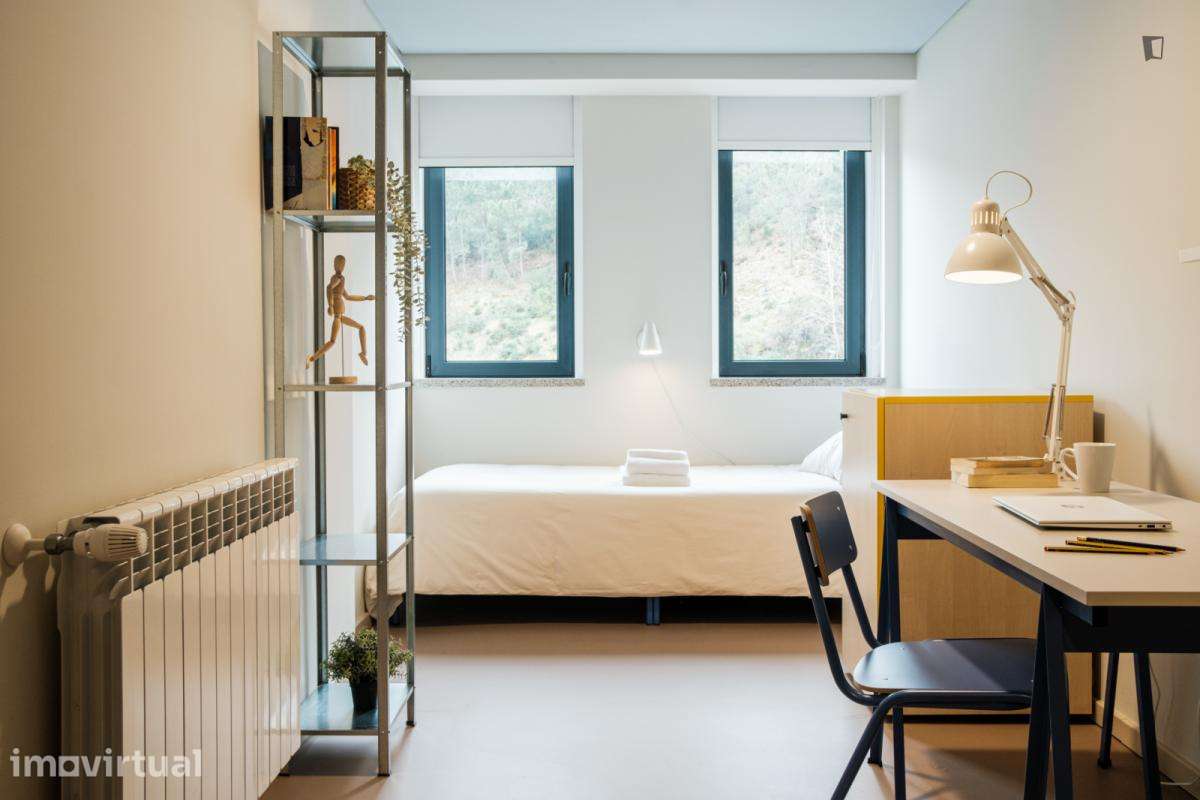 Quarto - localizado em Covilha - Grande imagem: 3/3