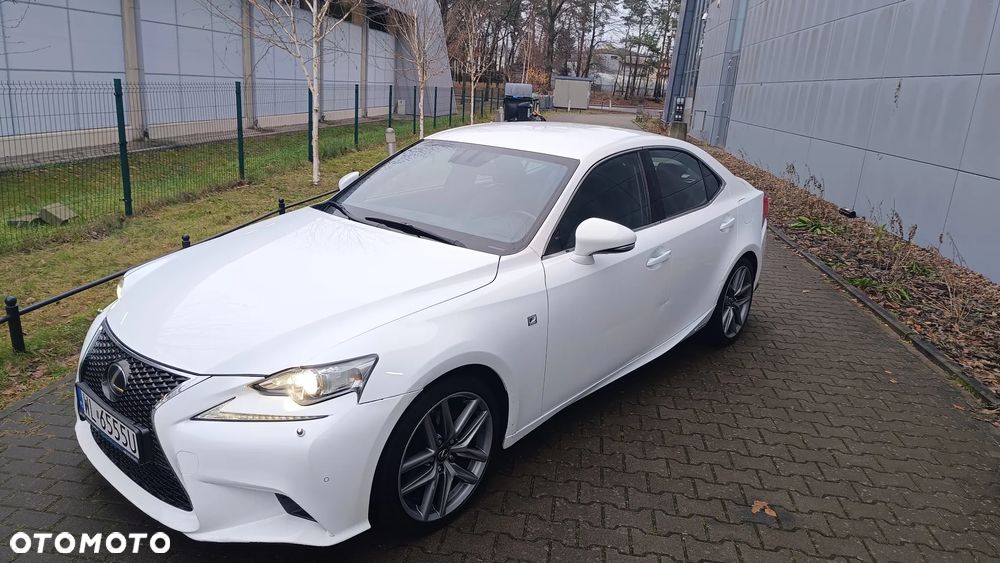 Lexus IS 300h F Sport - 8