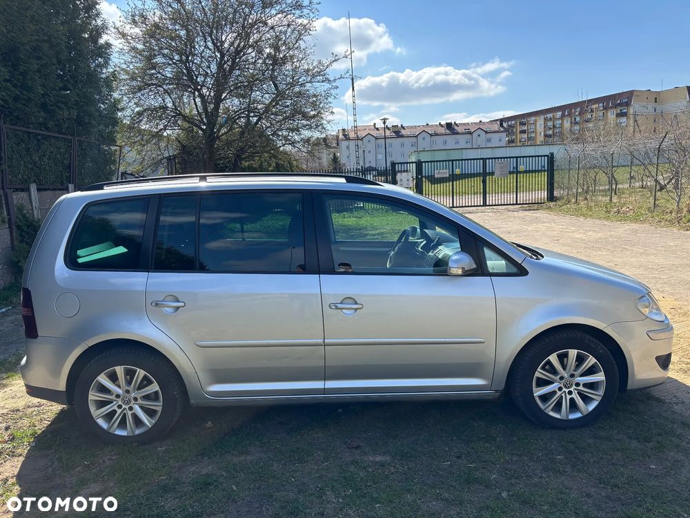 Volkswagen Touran 2.0 TDI DPF Highline - 14