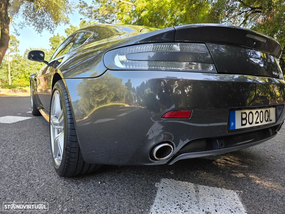 Aston Martin Vantage Coupe Sportshift - 9