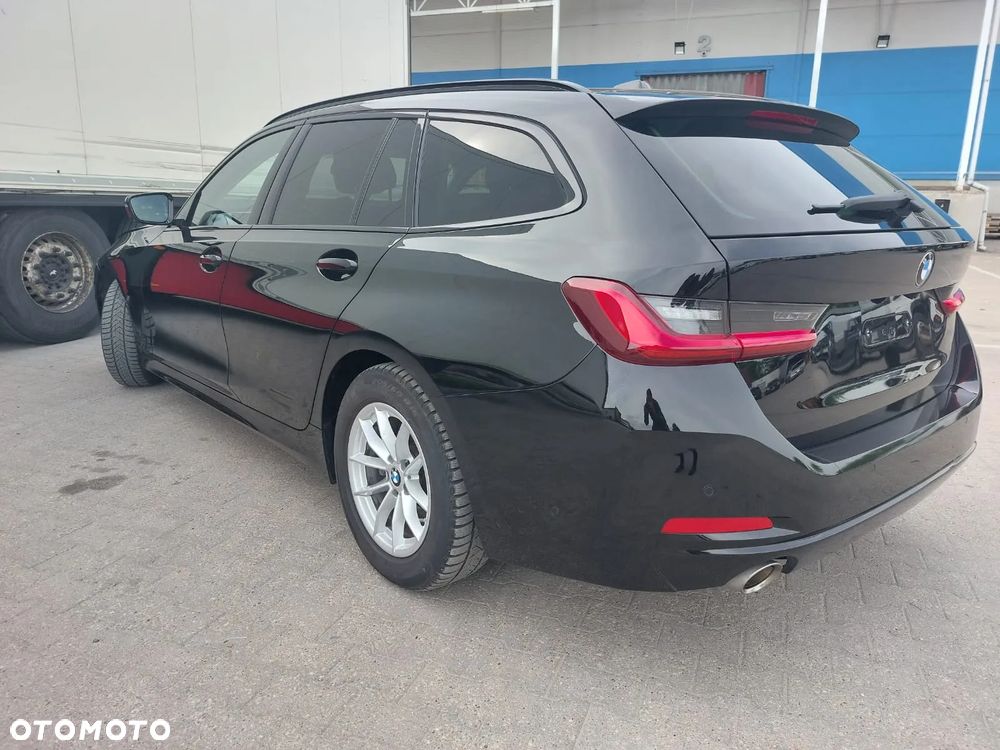 BMW Seria 3 318d Touring Sport Line - 4