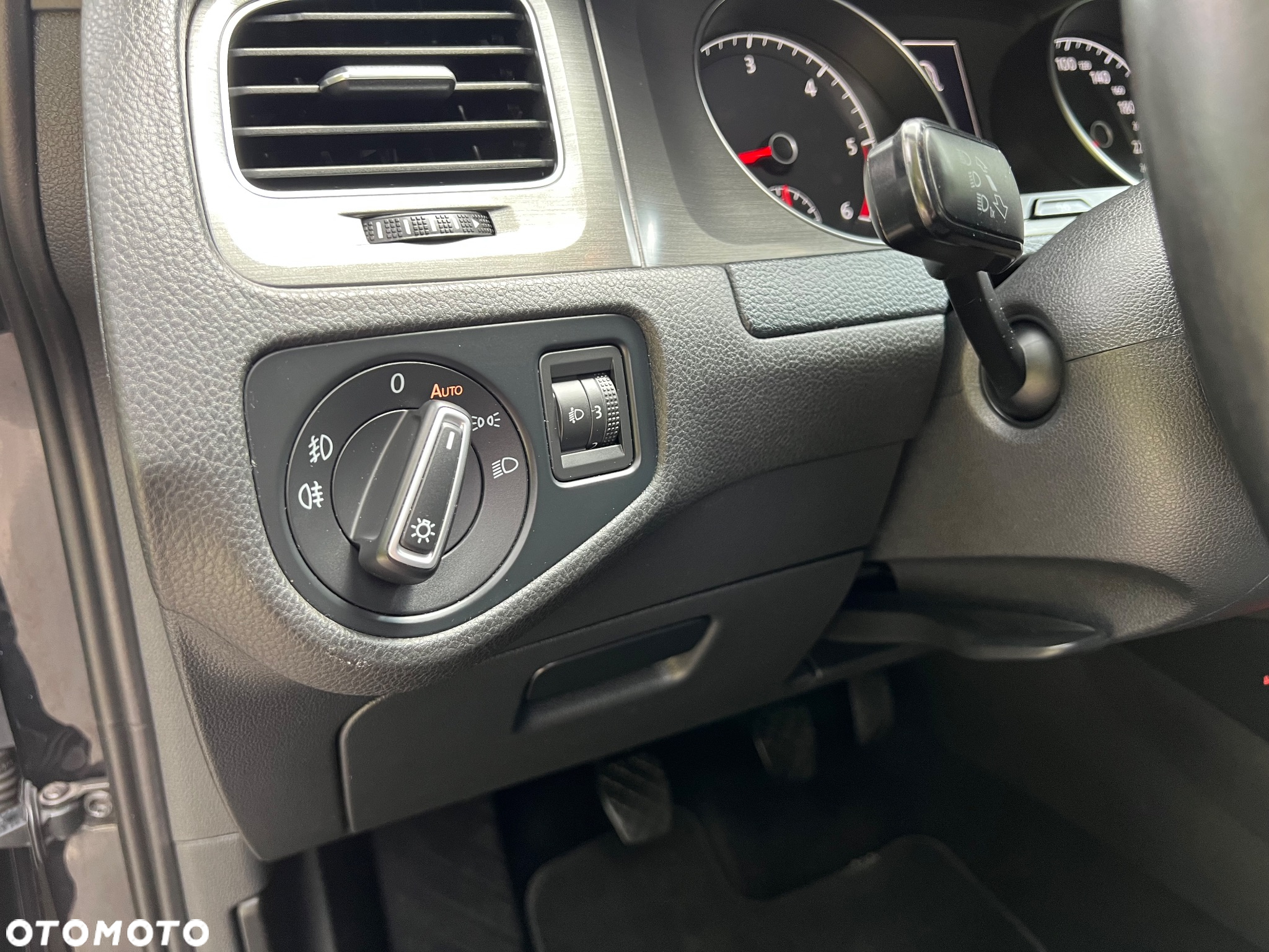 Volkswagen Golf - 24