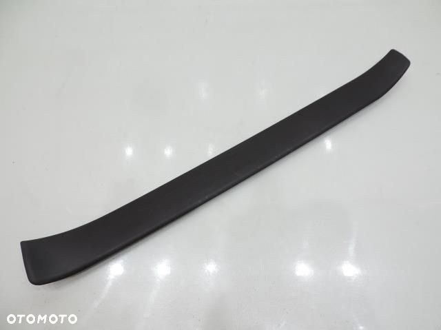 LISTWA NAKŁADKA PROGU PRAWY PRZÓD AUDI A4 B6 - 6