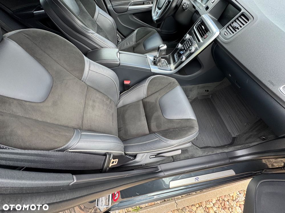 Volvo V60 D3 Drive-E R-Design Momentum - 26