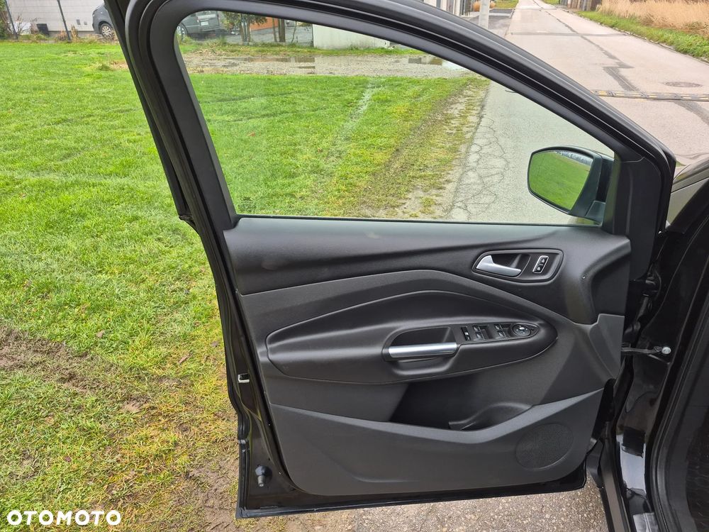 Ford Kuga 2.0 TDCi 2x4 Titanium - 28