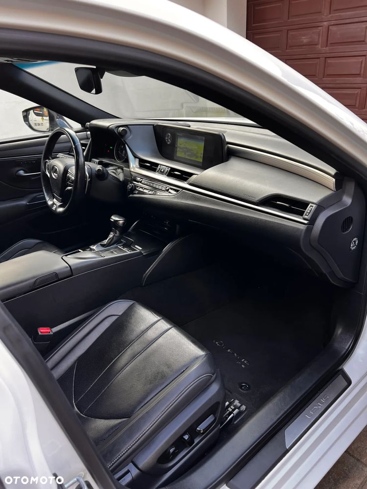 Lexus ES 300h F Sport - 9