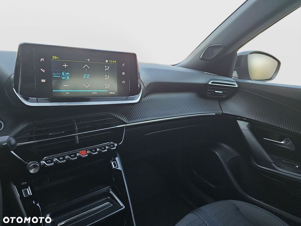 Peugeot 2008 50kWh Allure - 27