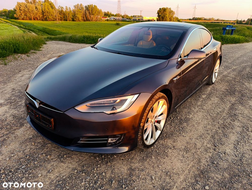 Tesla Model S - 22