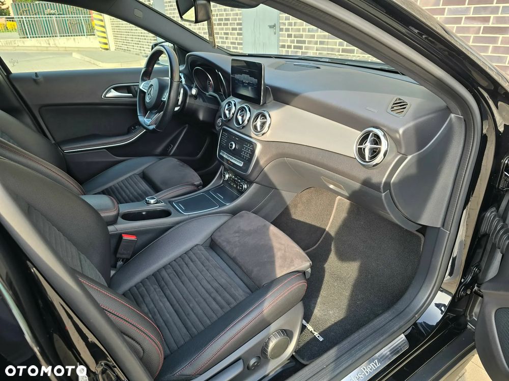 Mercedes-Benz GLA 200 7G-DCT AMG Line - 17