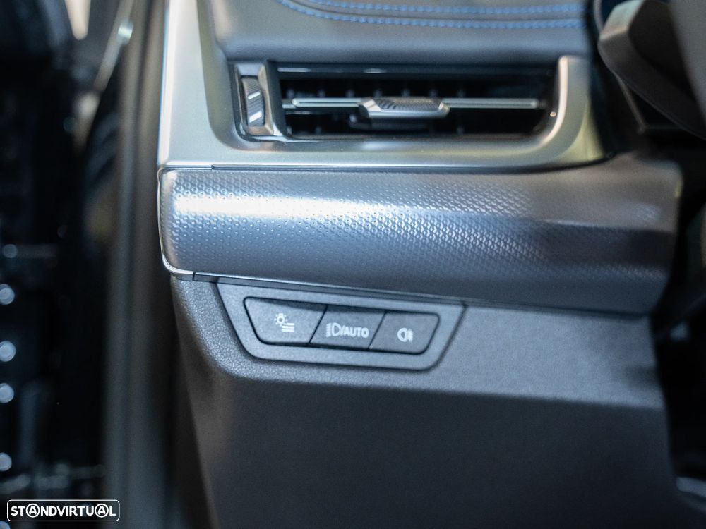 BMW 225xe Active Tourer e xDrive Pack Desportivo M - 19