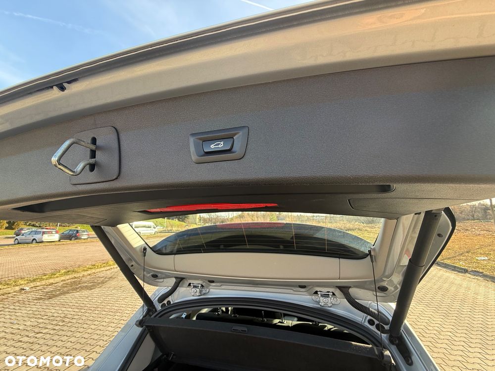 BMW X1 sDrive18d Business Edition - 17