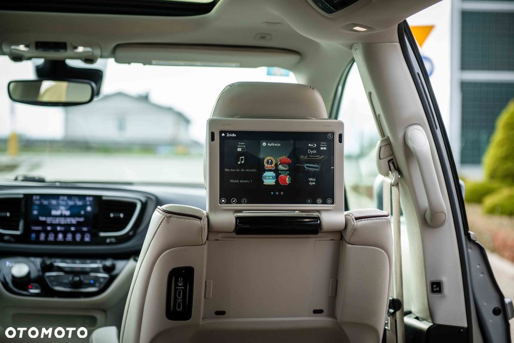 Chrysler Pacifica - 13