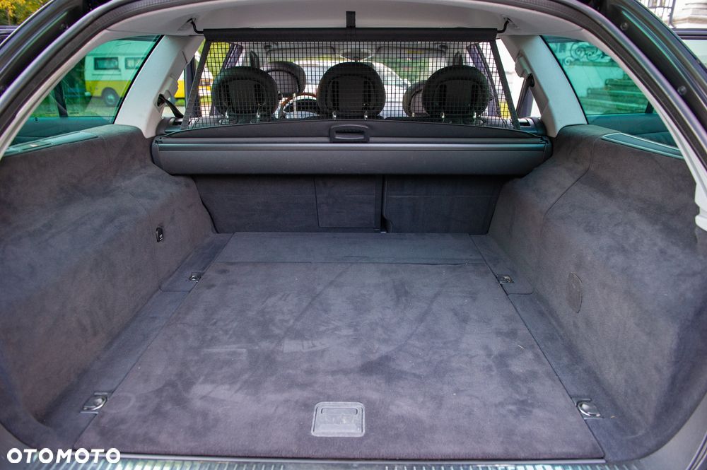 Mercedes-Benz Klasa E 320 4-Matic T Elegance - 10