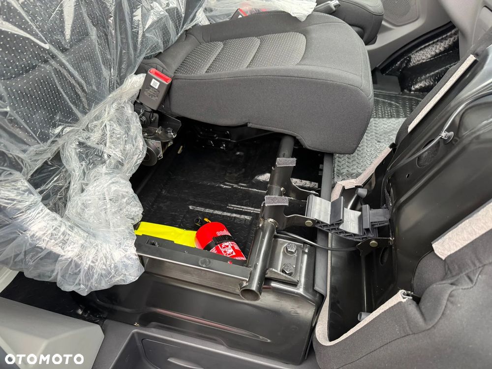 Maxus Deliver 9 - 17