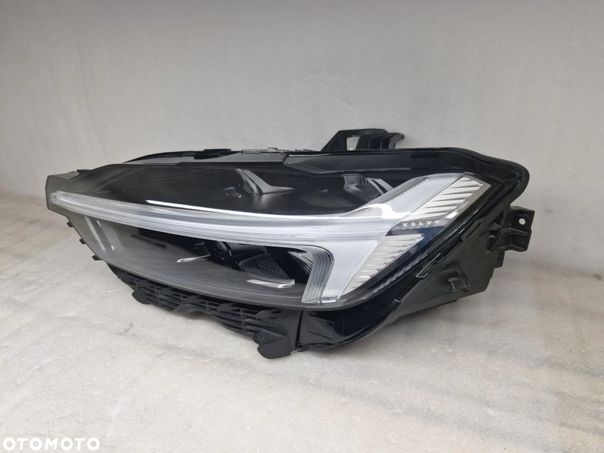 VOLVO XC60 II MID LED LAMPA LEWA/PRAWA PRZÓD 32337374/32337375 KOMPLET - 19