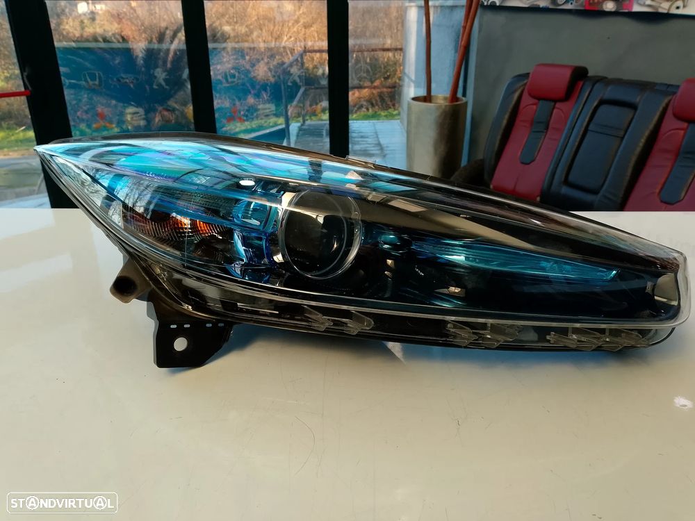 FAROL DIREITO RENAULT ZOE / 260108268R / APOIO PARTIDO - 1