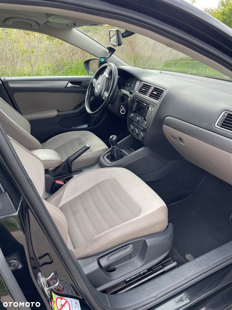 Volkswagen Jetta 2.0 TDI Highline - 18