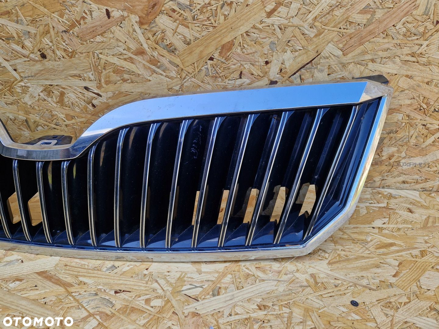 GRILL ATRAPA SKODA SUPERB II LIFT 3T - 3